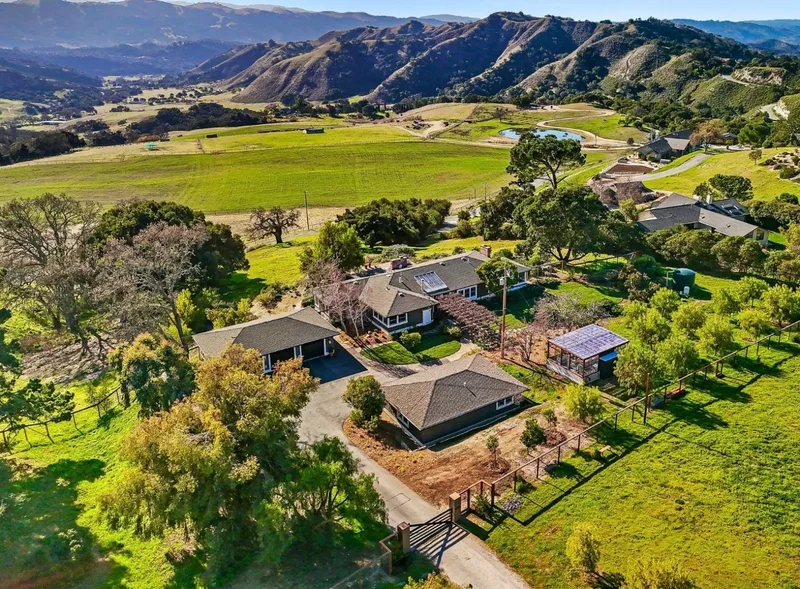 17755 Corral Del Cielo Road, Salinas, California, United States. - Photo 52