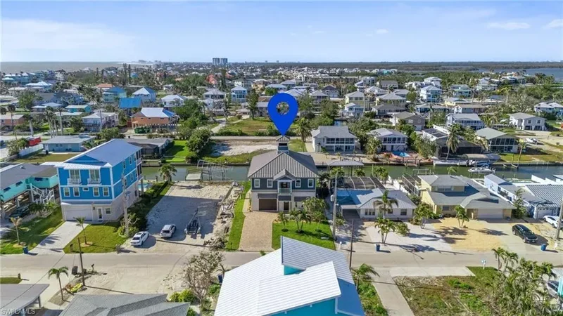 189 Curlew ST, Fort Myers Beach, Florida, United States. - Photo 2