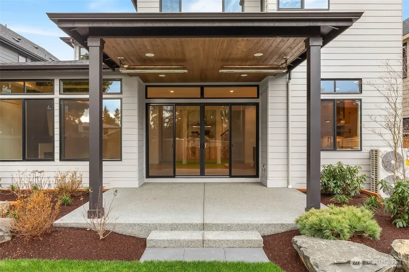 13117 NE 104th Street, Kirkland, WA, 98033, USA, Kirkland, Washington, United States. - Photo 33