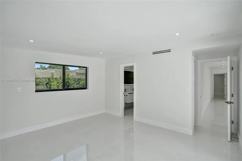 1931 NE 186th Dr, North Miami Beach, Florida, United States. - Photo 28