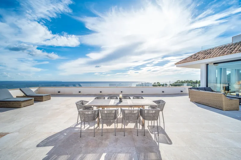 Amazing penthouse with sea views steps from Illetes beach