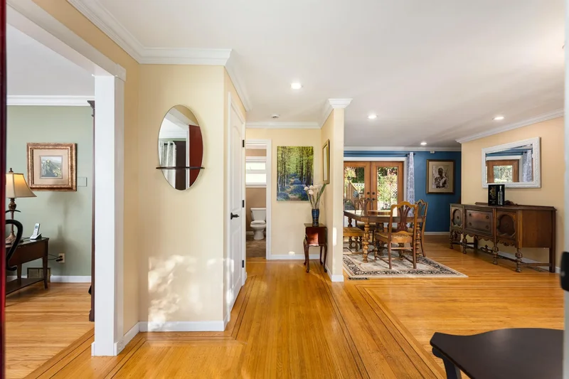 3658 Loraine Avenue, North Vancouver, BC, V7R4B8, CANADA, North Vancouver, British Columbia, Canada. - Photo 16