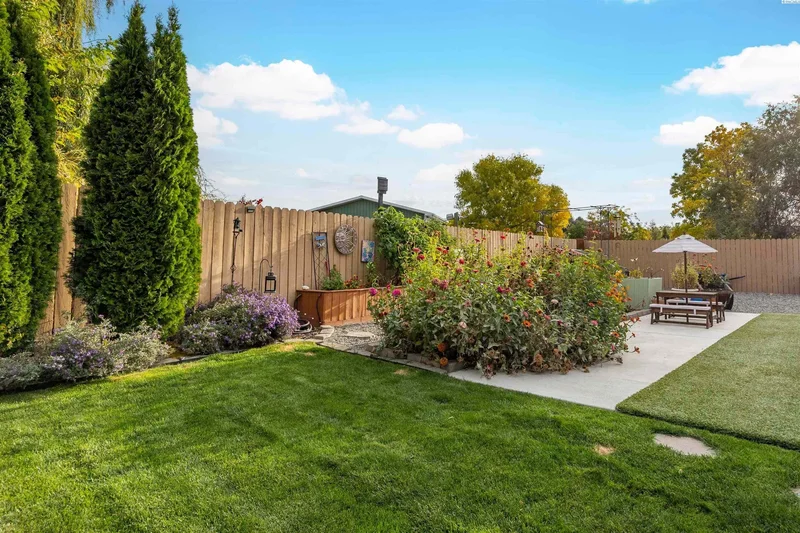 3 Bedrooms Single Family Detached