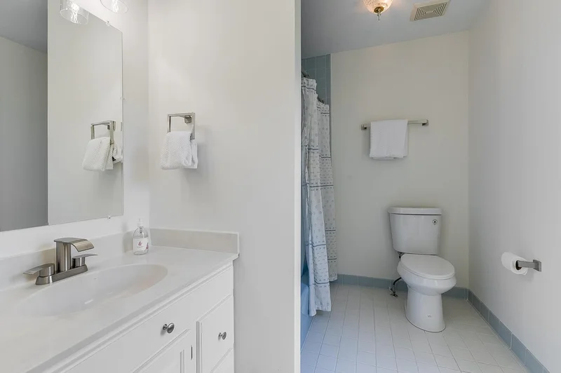 2404 Oakmont Court, Oakton, VA 22124, Reston, Virginia, United States. - Photo 34