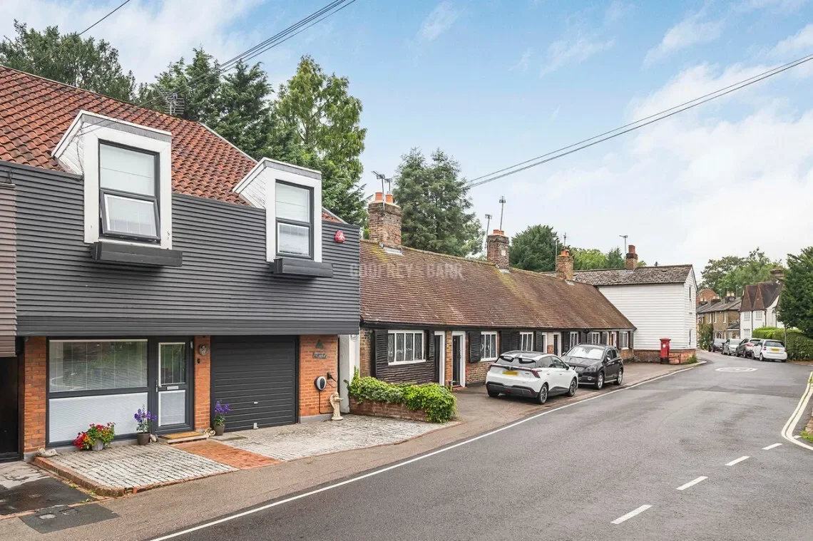 Angel Cottages, Mill Hill Village, London, England, United Kingdom. - Photo 9