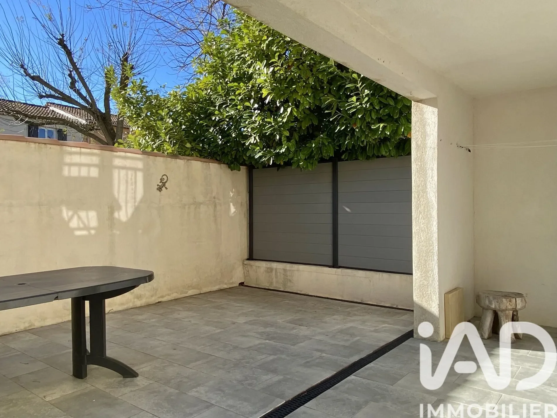 Exterior photo 3