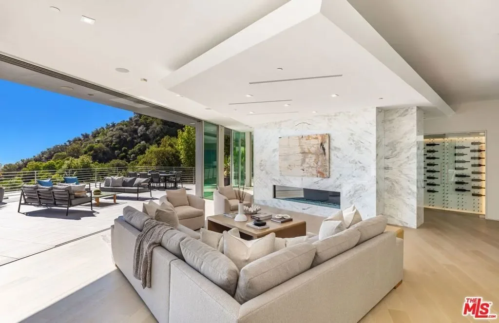 1895 Rising Glen Road, Los Angeles, California, United States. - Photo 6