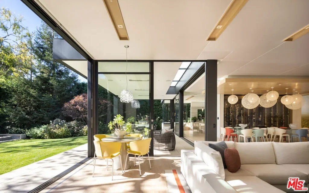 814 Toulon Drive, Los Angeles, California, United States. - Photo 20