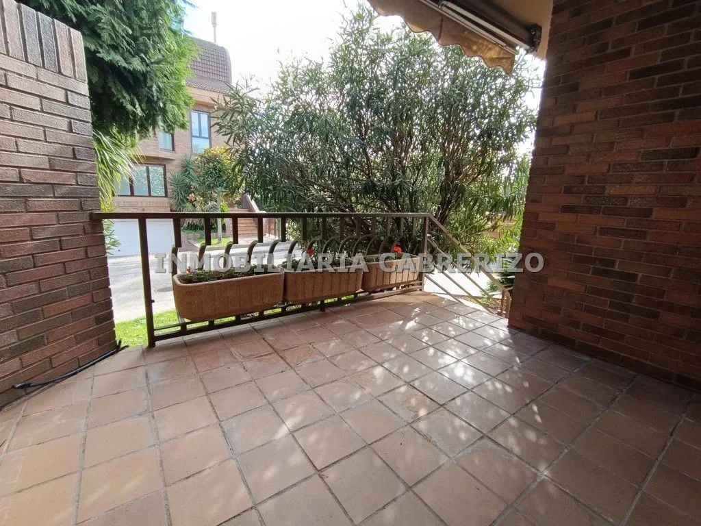 Exterior photo 7