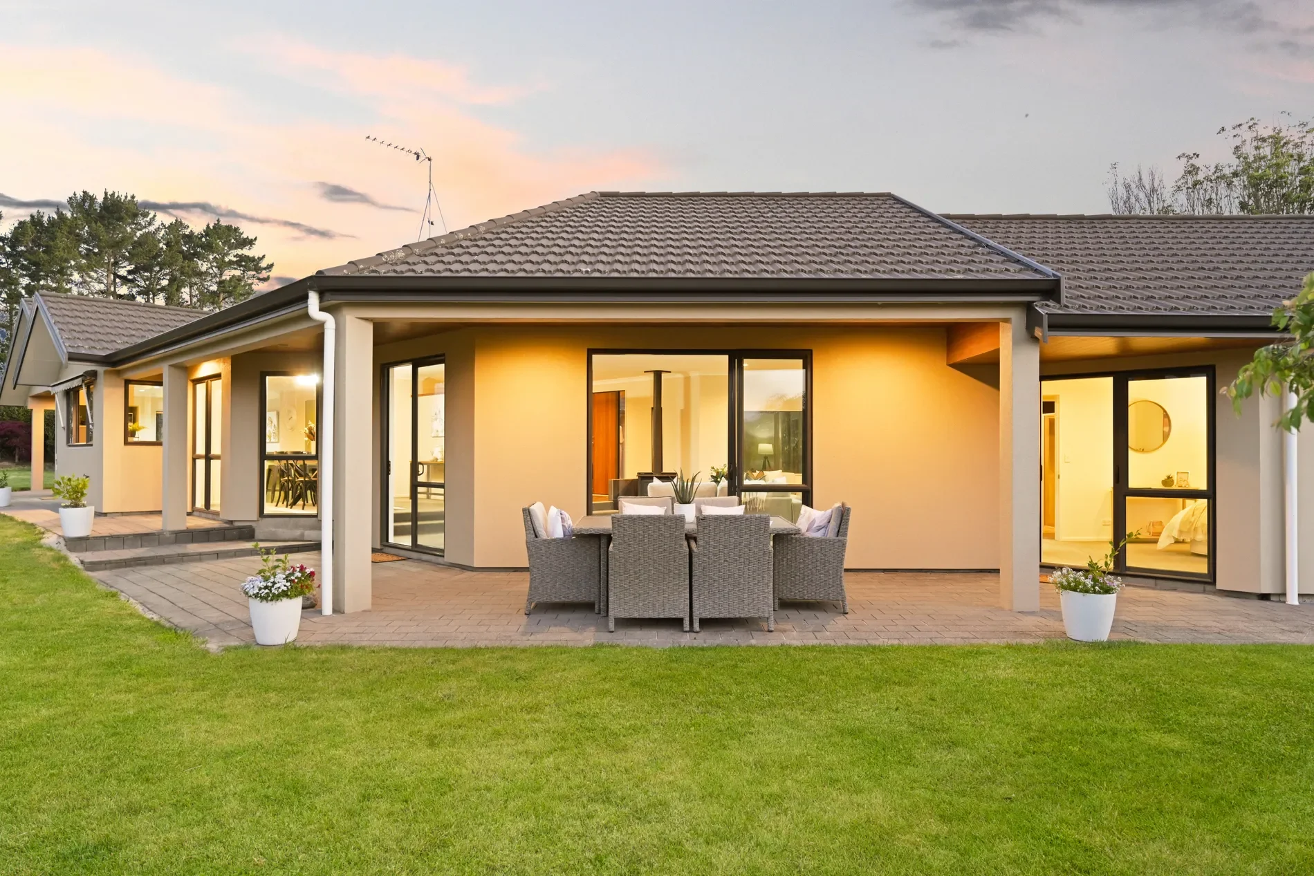 Exterior photo 9