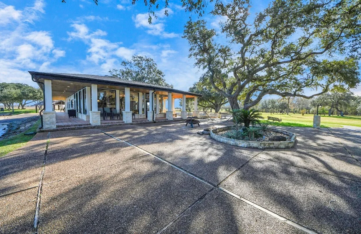 5523 Ehrman Lake Lane, Wallis, TX 77485, Wallis, Texas, United States. - Photo 18