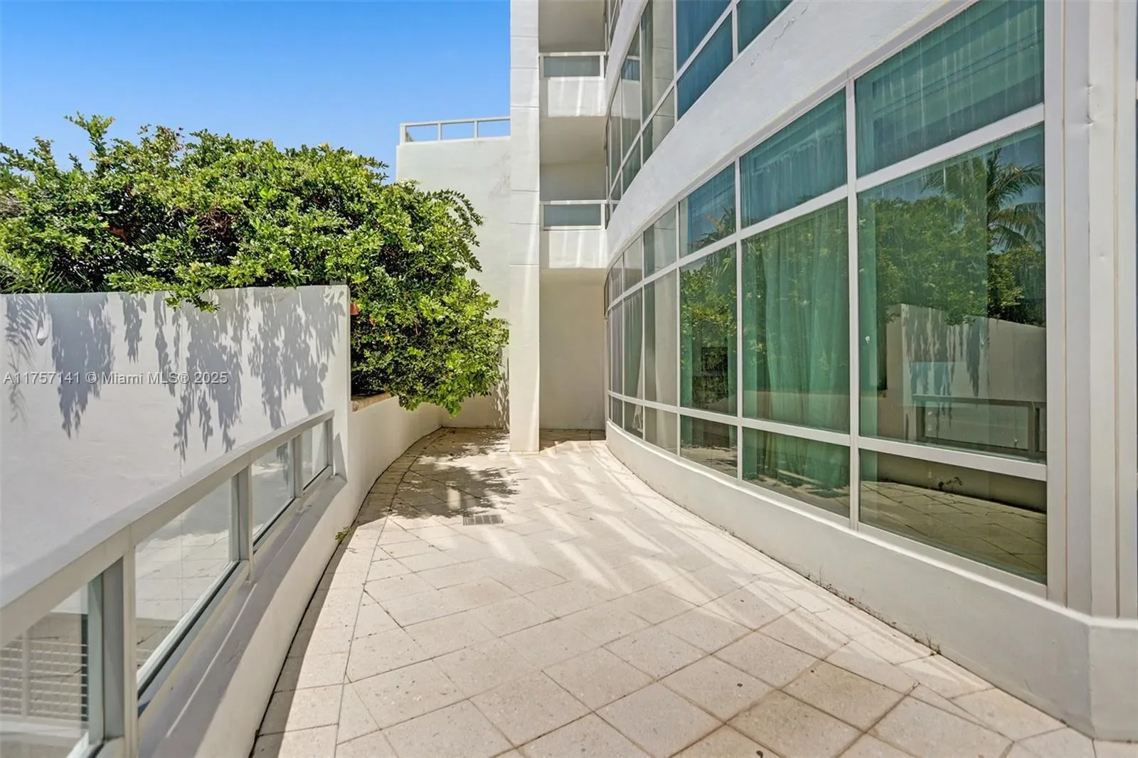 4401 Collins Ave 702/704, Miami Beach, Florida, United States. - Photo 23
