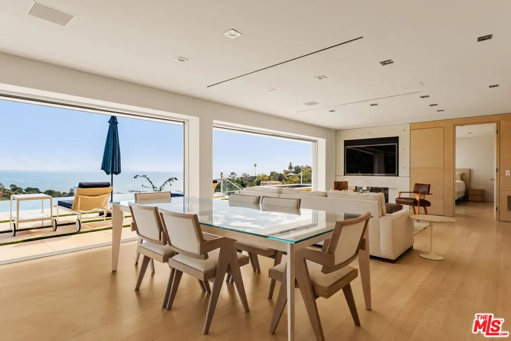 467 Paseo Miramar, Los Angeles, California, United States. - Photo 14