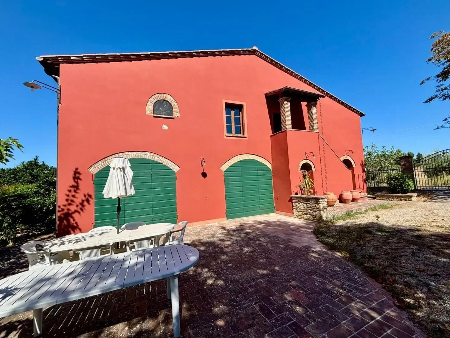 Exterior photo 7