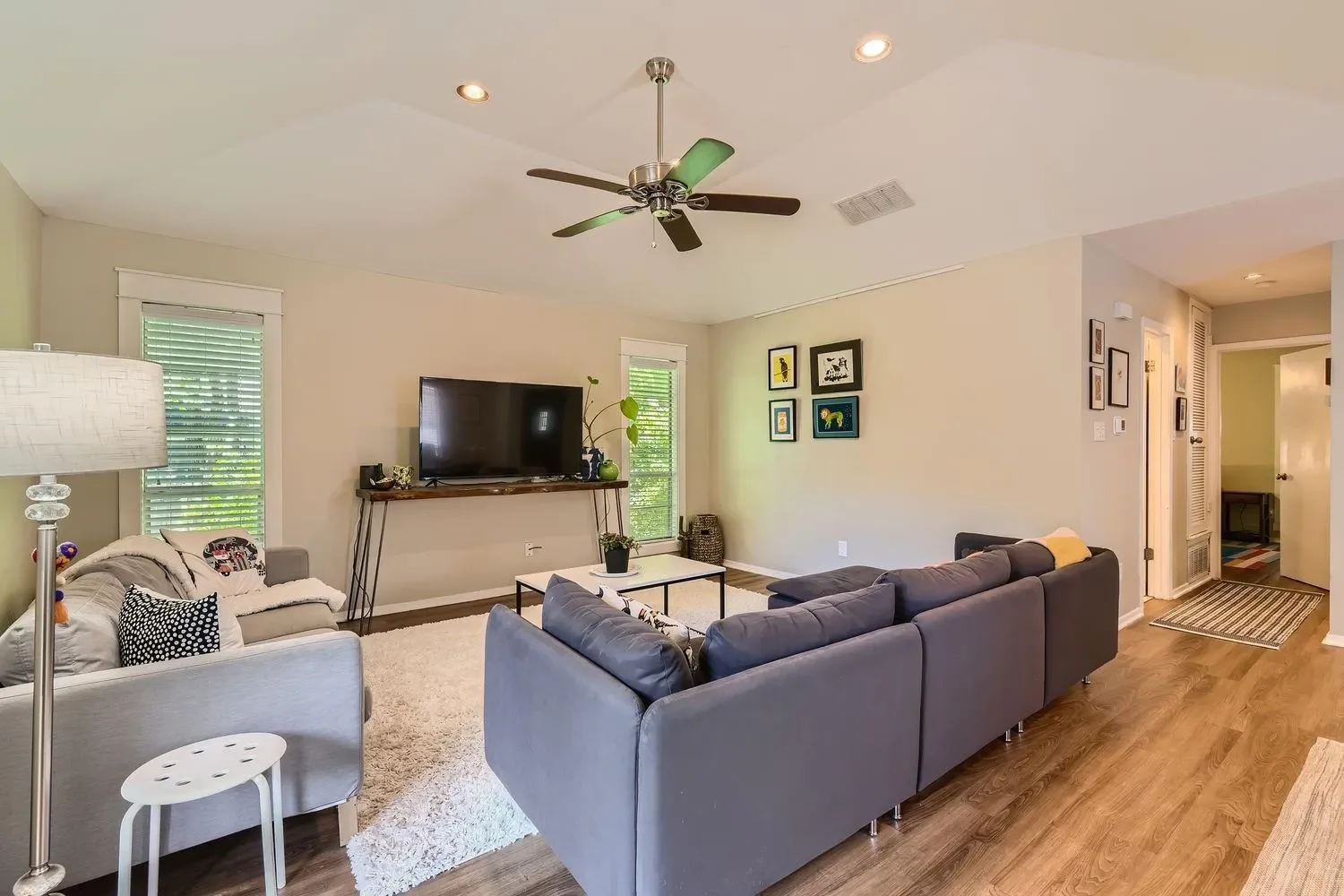 3404 South Oak DR, Austin, Texas, United States. - Photo 2