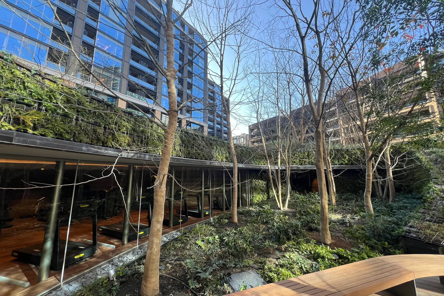Exterior photo 2
