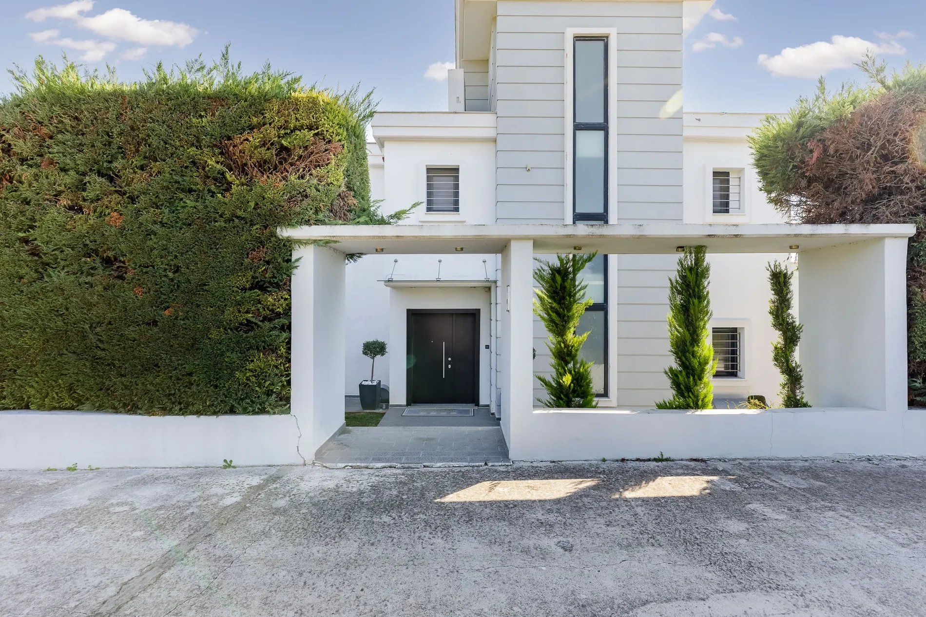 Exterior photo 6
