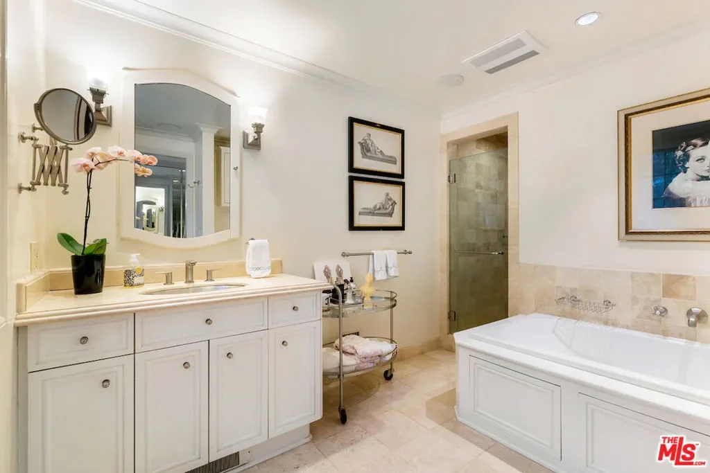 601 Woodruff Avenue, Los Angeles, California, United States. - Photo 33