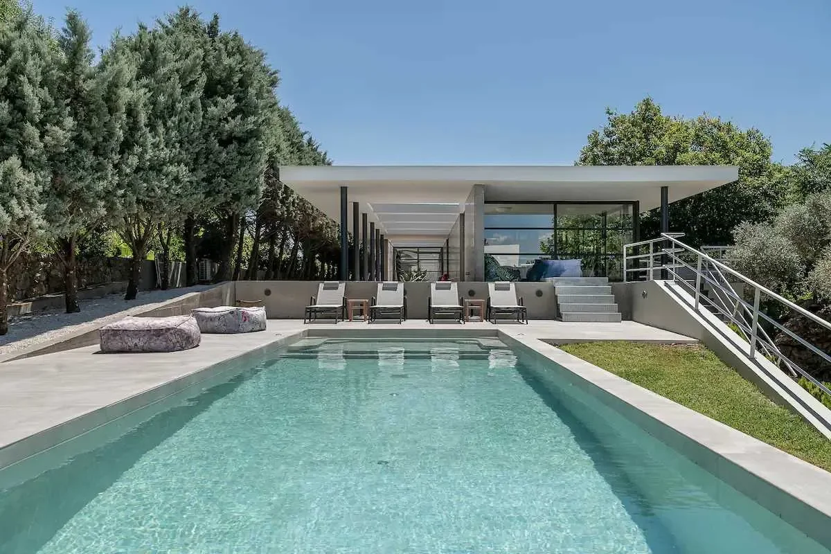 Exterior photo 6