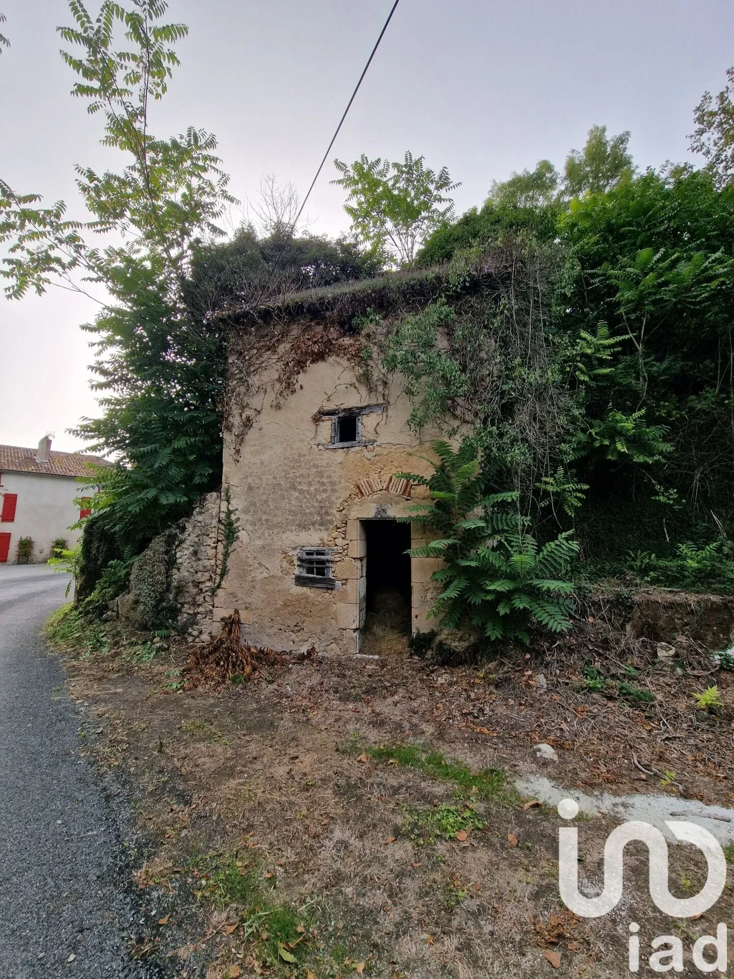 Exterior photo 4