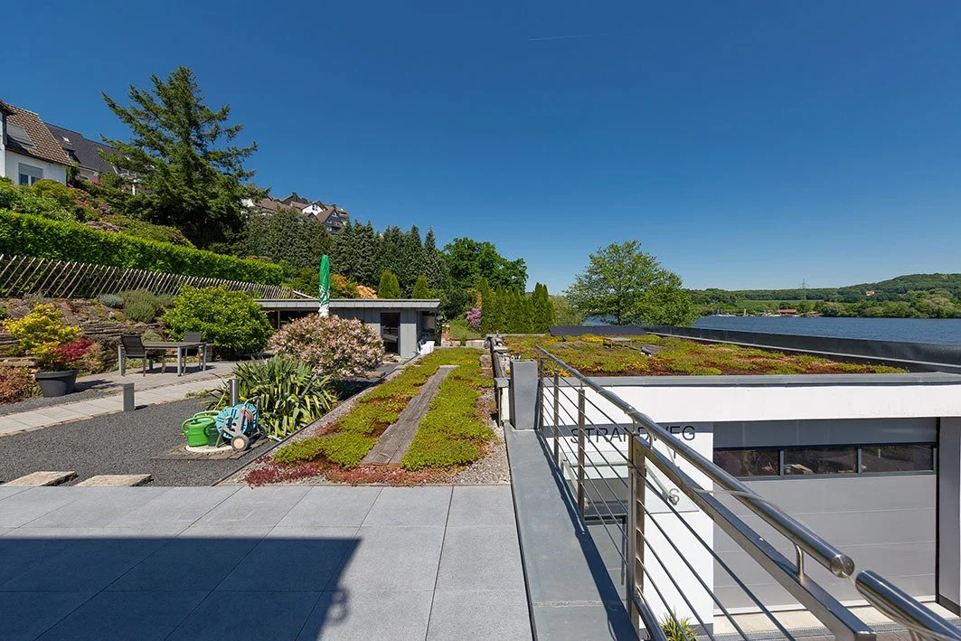 Exterior photo 2