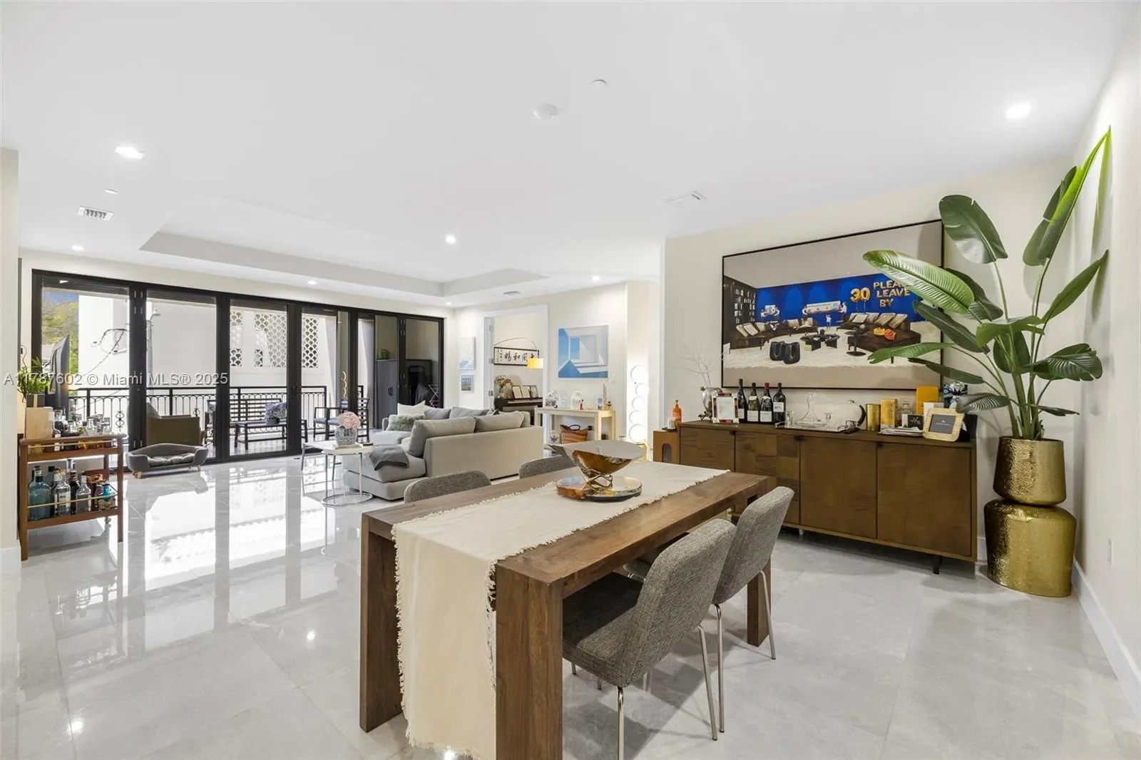 718 Valencia Ave 206, Coral Gables, Florida, United States. - Photo 8