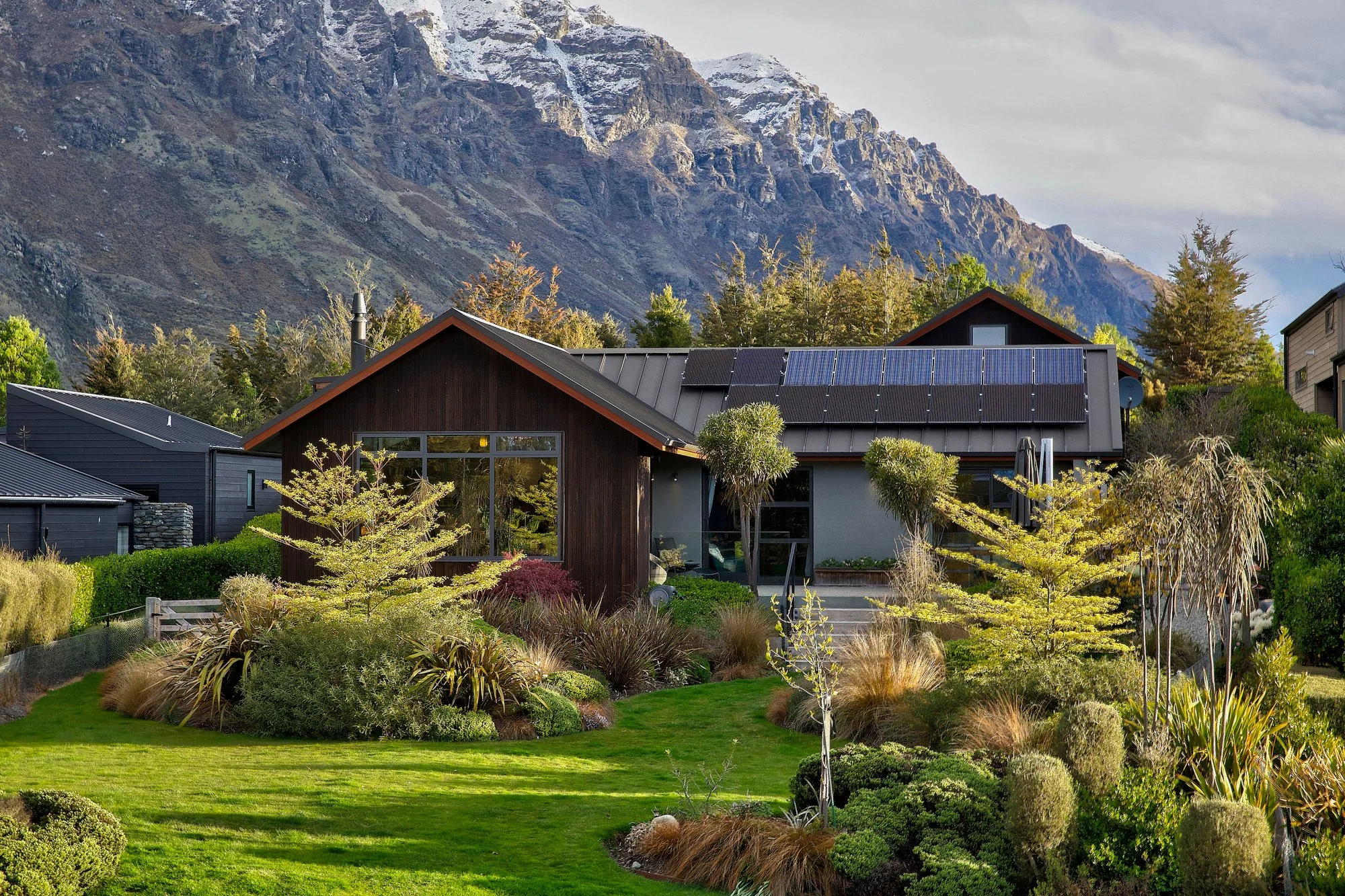 Exterior photo 6