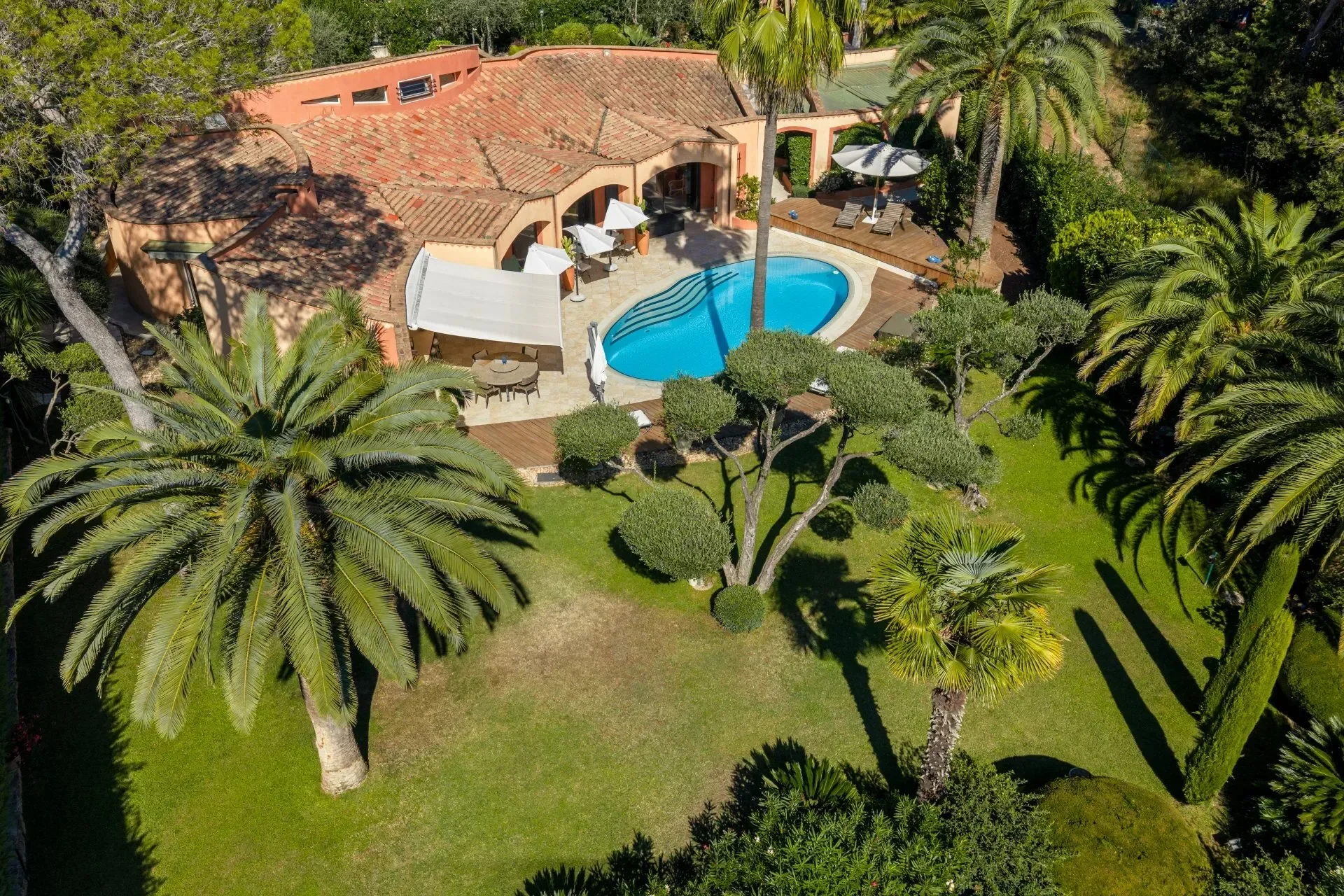 Exterior photo 10