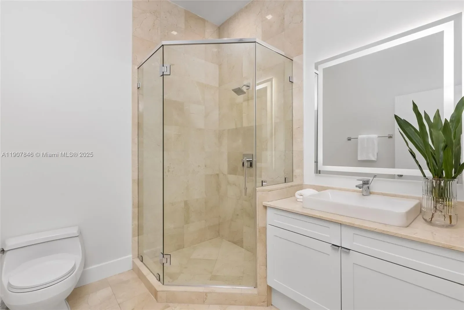 808 Brickell Key Dr 3901, Miami, Florida, United States. - Photo 25
