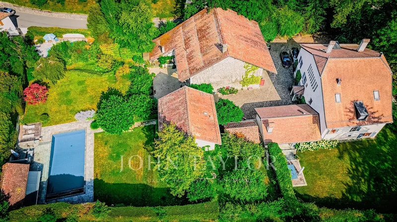 Commugny, Vaud, Switzerland. - Photo 10