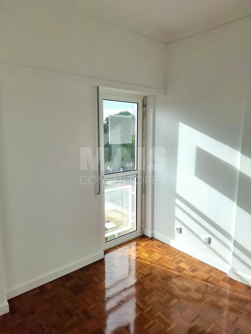 Apartamento T3 Remodelado em Carcavelos, Cascais