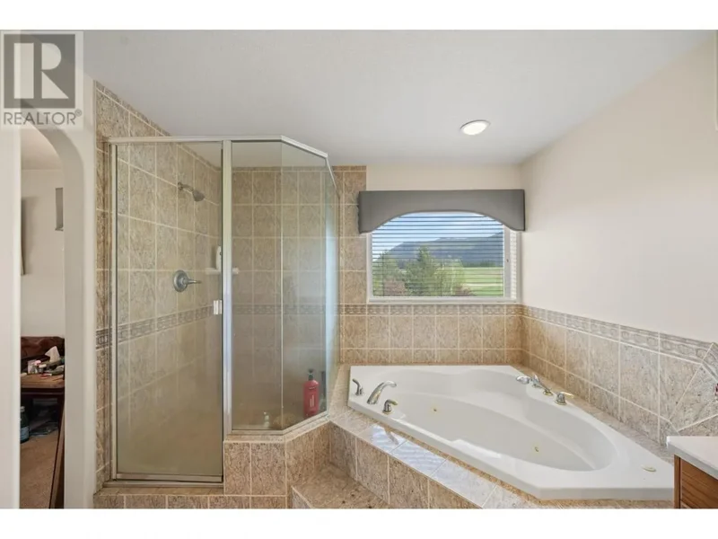 910 Lumby Mabel Lake Road, Lumby, British Columbia, Canada. - Photo 17