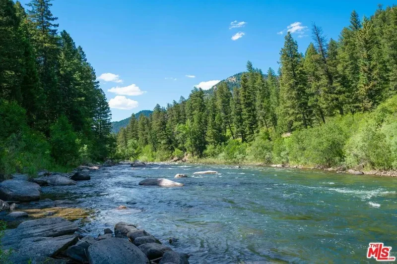 64050 Gallatin Road, Gallatin Gateway, Montana, United States. - Photo 40