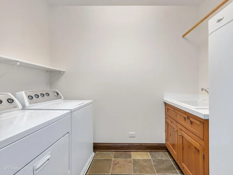 48 FOREST GATE Circle, Oak Brook, Illinois, United States. - Photo 40