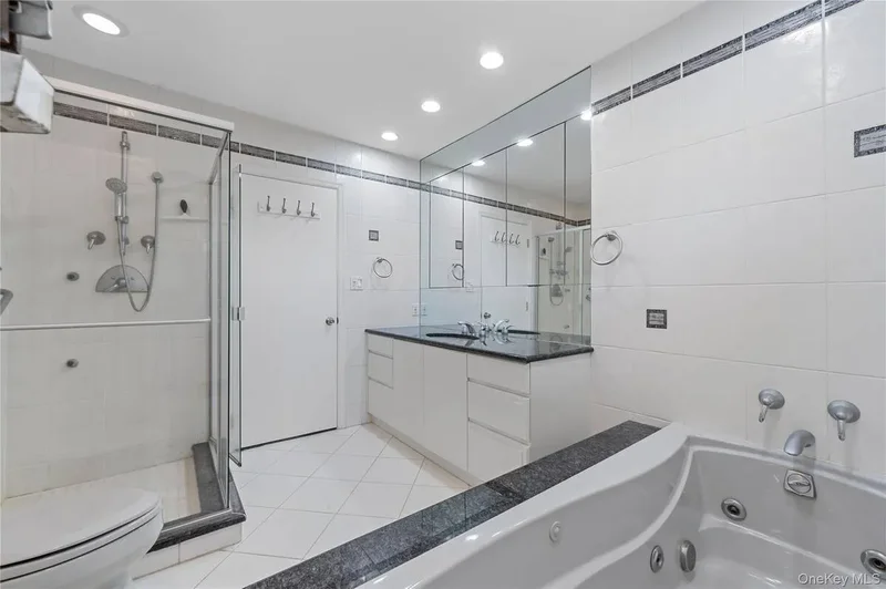 1 Willow Lane, Hewlett Harbor, New York, United States. - Photo 8