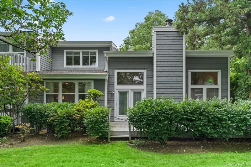 63 Sutton Place, Manhasset, New York, United States. - Photo 16