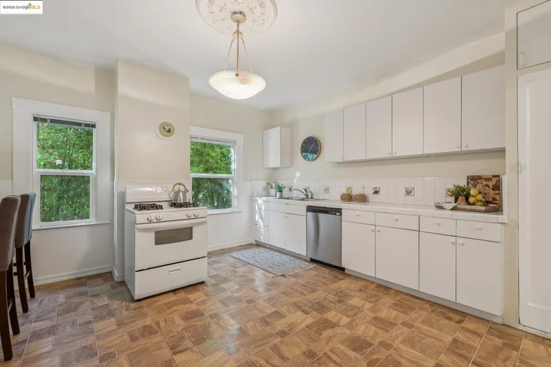 558 58th St, Oakland, California, United States. - Photo 19
