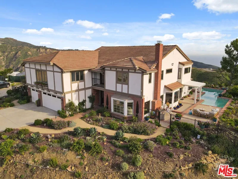 23255 W Paloma Blanca Drive, Malibu, California, United States. - Photo 54