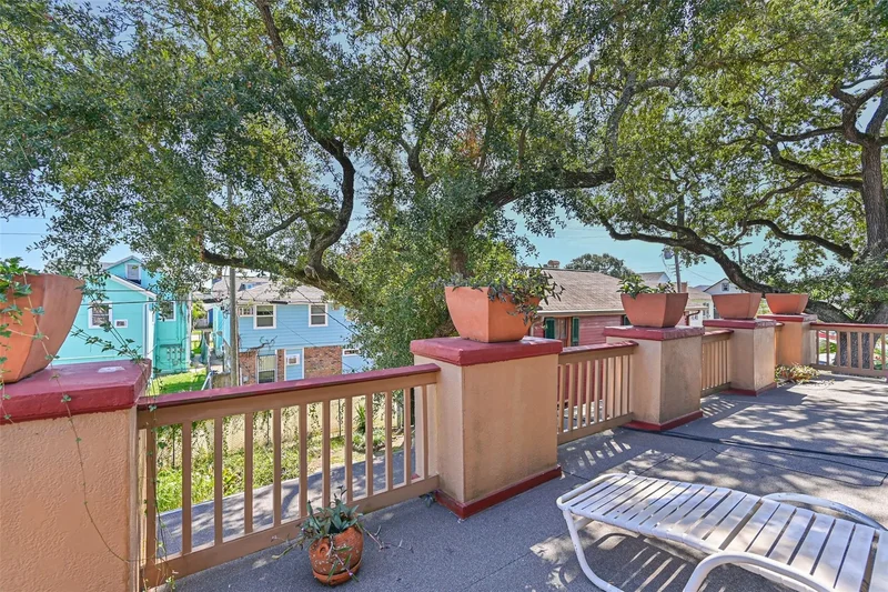 2911 Broadway Street, Galveston, Texas, United States. - Photo 6