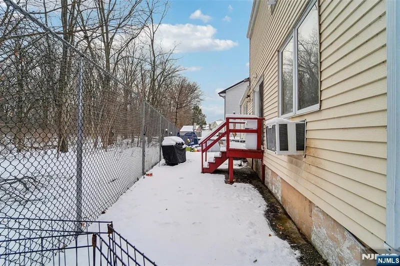 342 Lincoln Avenue, Elmwood Park, New Jersey, United States. - Photo 3