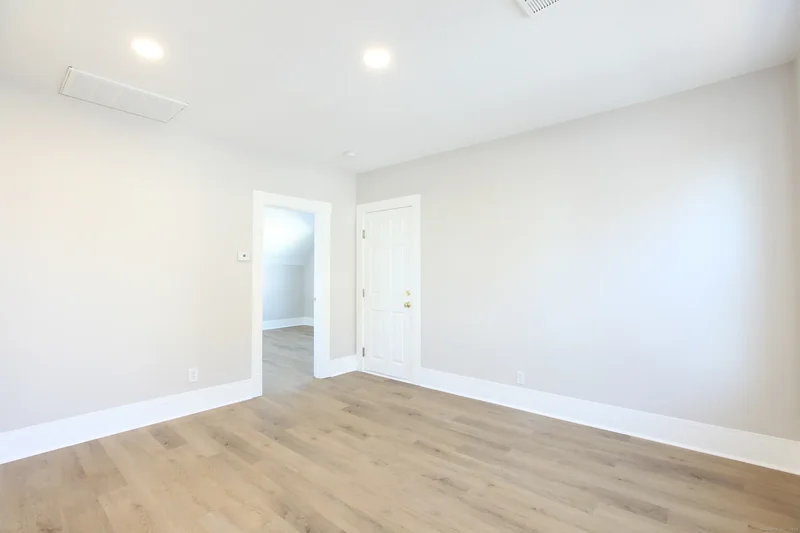 31 Florence Street, New Britain, Connecticut, United States. - Photo 3