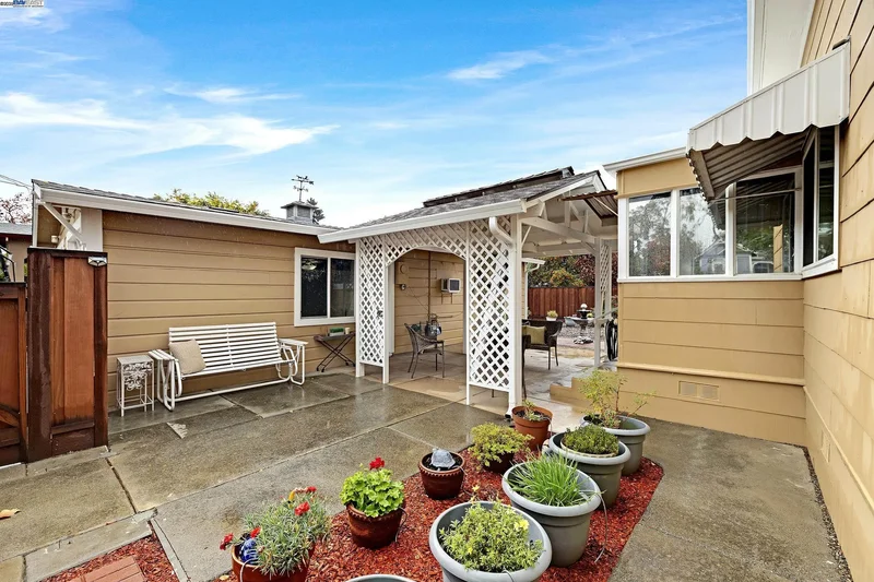 589 S M St, Livermore, California, United States. - Photo 31