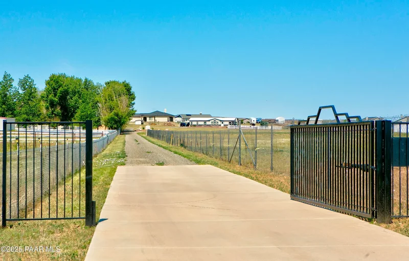 10450 N Poquito Valley Road, Prescott Valley, Arizona, United States. - Photo 4