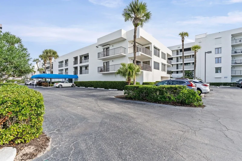 1616 Ocean Drive Unit# 102, Vero Beach, FL 32963, Vero Beach, Florida, United States. - Photo 3