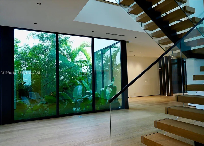 1041 N Venetian Dr, Miami, Florida, United States. - Photo 16