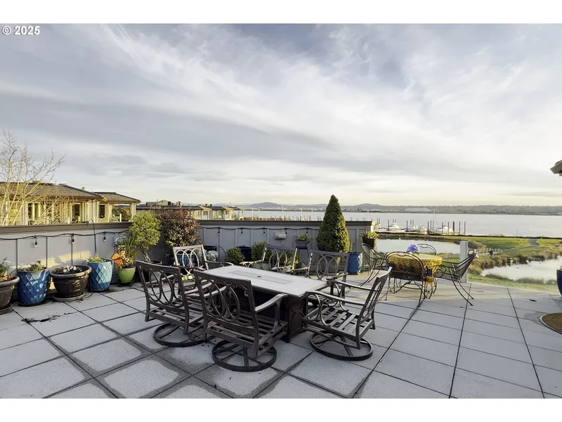 5525 SE SCENIC LN #301, Vancouver, WA 98661, Vancouver, Washington, United States. - Photo 22