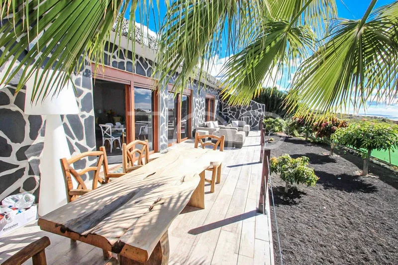 Finca with several houses, gardens and views in Playa San Juan - For sale