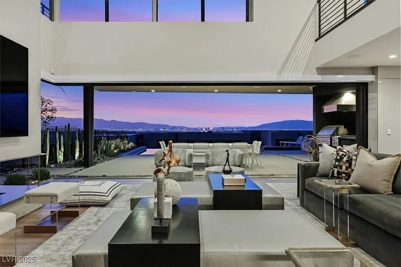 Single Family Residence in Henderson