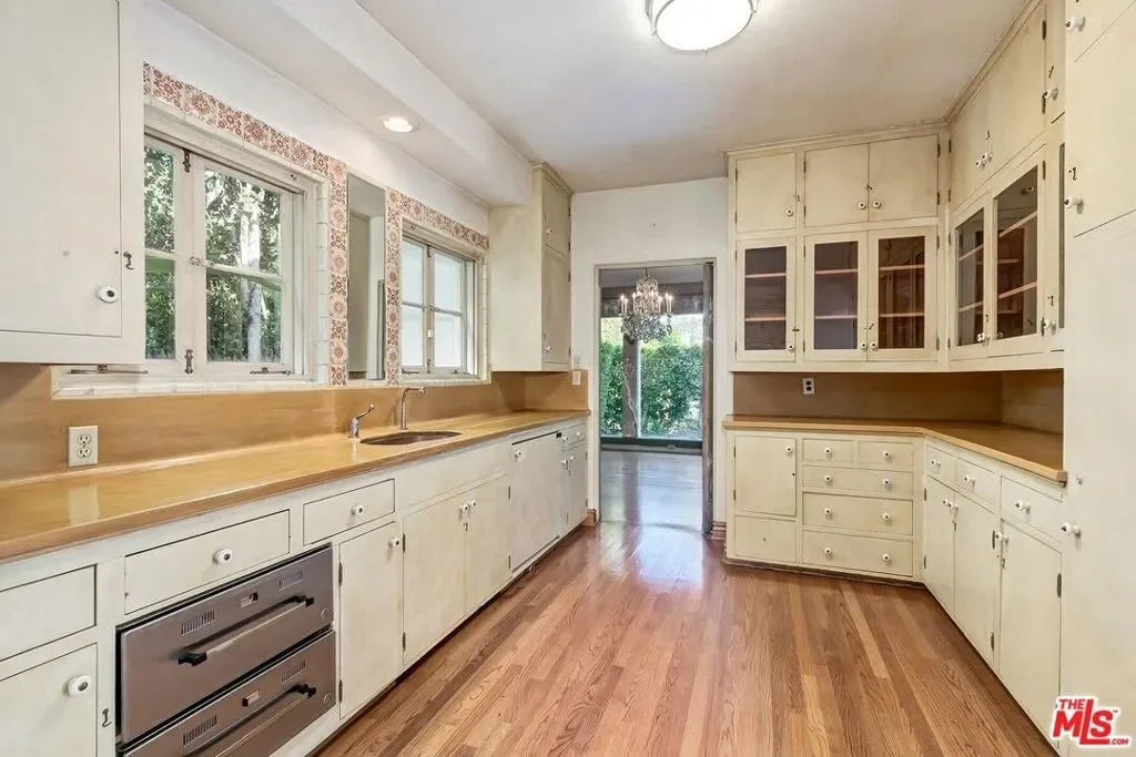 1017 Chevy Chase Drive, Beverly Hills, California, United States. - Photo 23