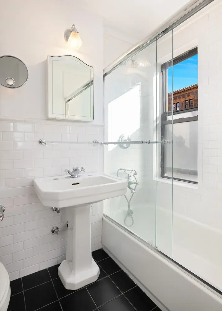 PARKWAY, 49 W 72ND ST, New York, New York, United States. - Photo 5